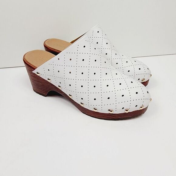 Aerosoles Doris White Perforated Clogs Size 8 Like New! - Picture 2 of 8